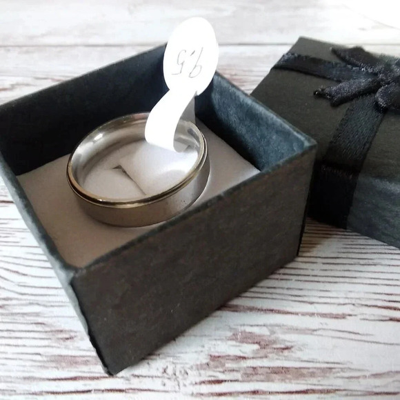 Unisex Stainless Steel Minimalist Band - Size 9.5 - Picture 4 of 5